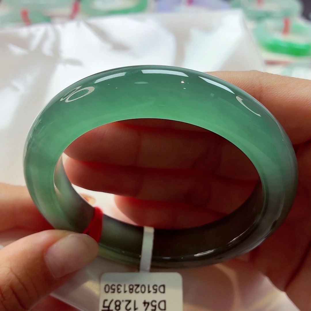 翡翠未镶嵌手镯68啤酒绿特色料54.4-25