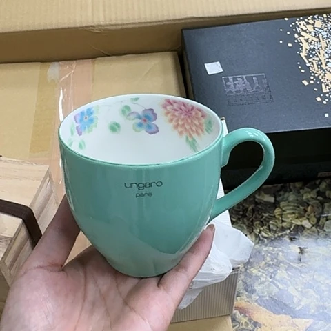 精品瓷器。