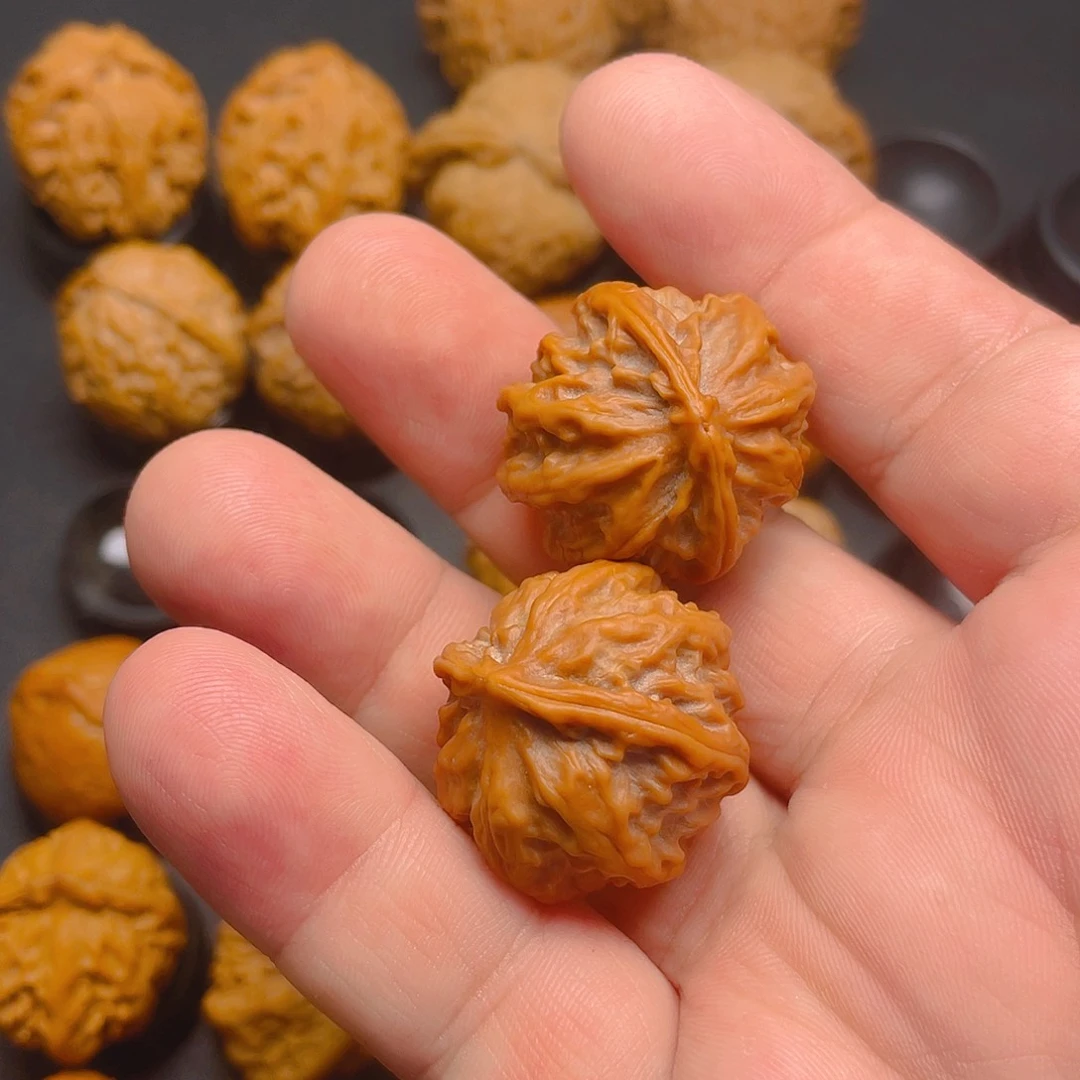 文玩核桃把件一****花文玩核桃小楸子核桃