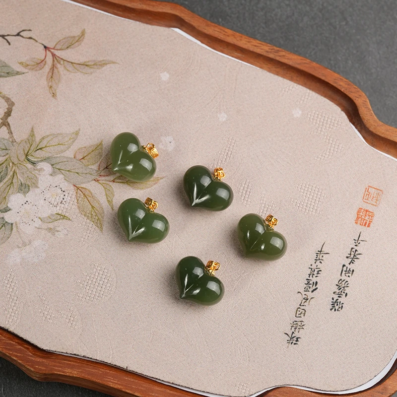 新疆和田玉 沙枣青屁桃吊坠多样性发一件