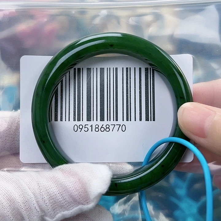 和田玉手镯未镶嵌微瑕55