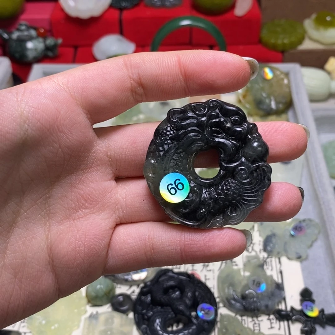 蛇纹石玉颈饰未镶嵌龙扣