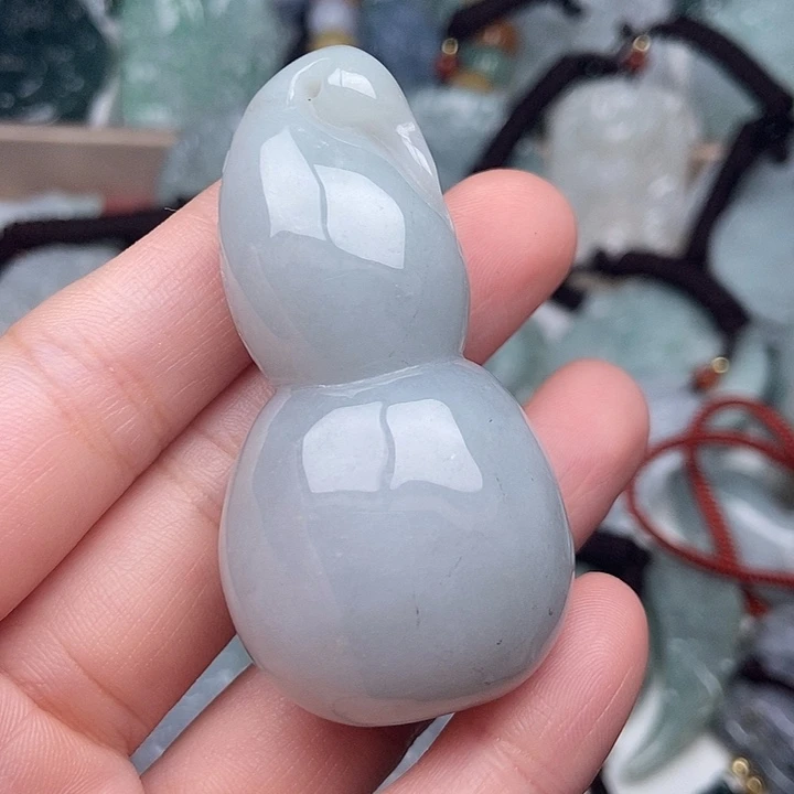 翡翠未镶嵌颈饰翡翠有微瑕