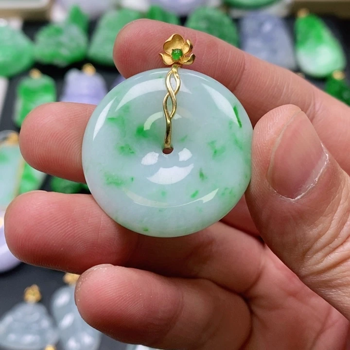 翡翠颈饰未镶嵌吊坠