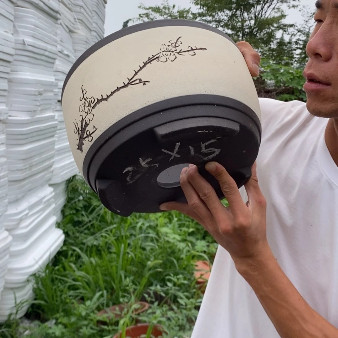 紫砂花盆紫砂艺术学院的学生