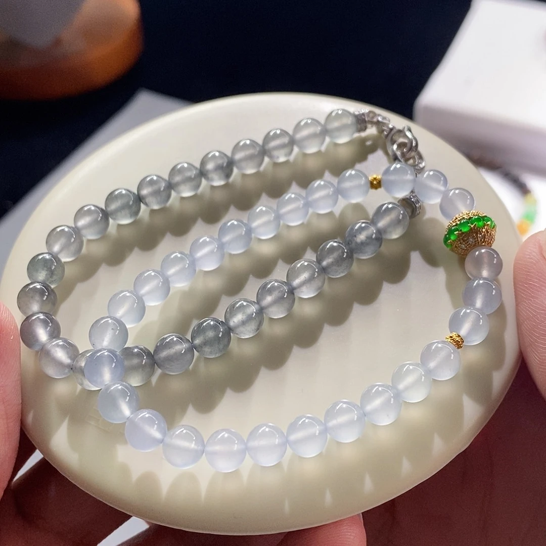 散珠翡翠两条不同价，发其一