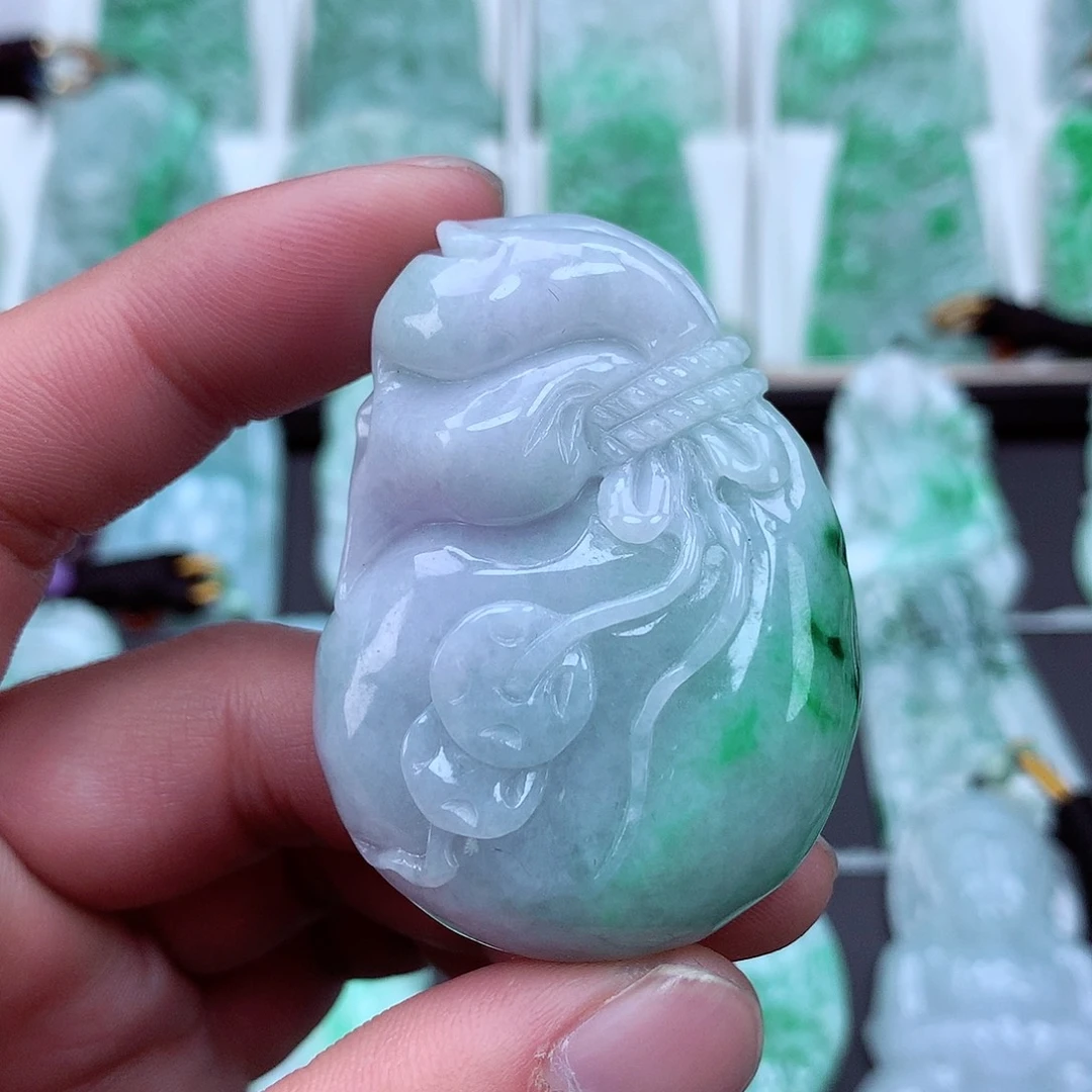 翡翠颈饰未镶嵌翡翠吊坠