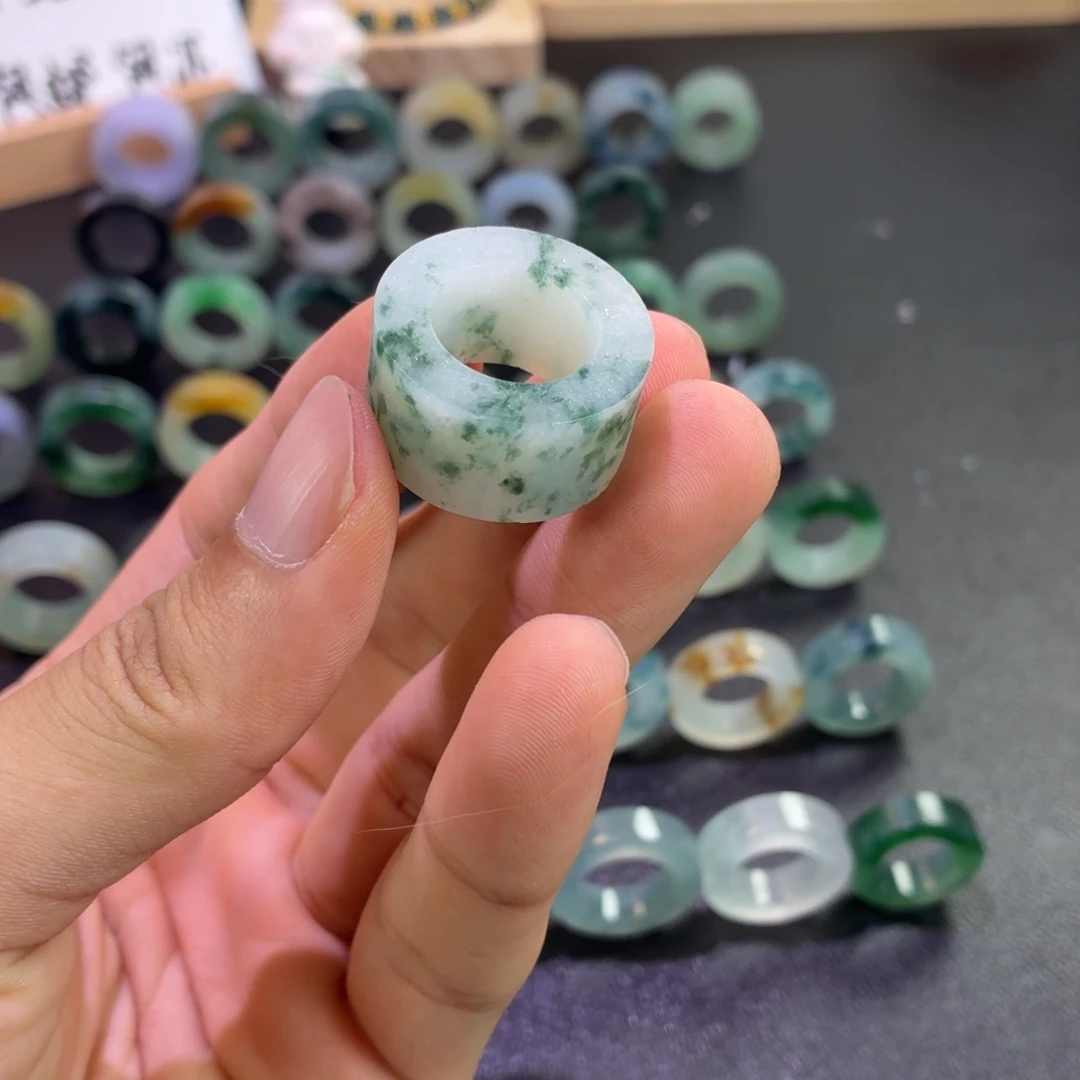 定制翡翠未镶嵌戒指