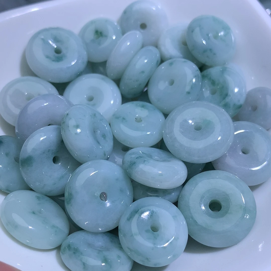 翡翠未镶嵌颈饰发1个