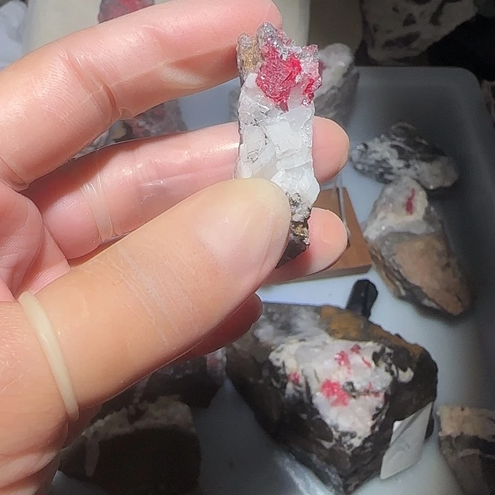 天然辰砂天然朱砂原石毛料