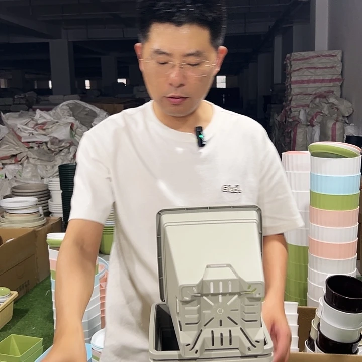 方形口16高18灰白色带托6只