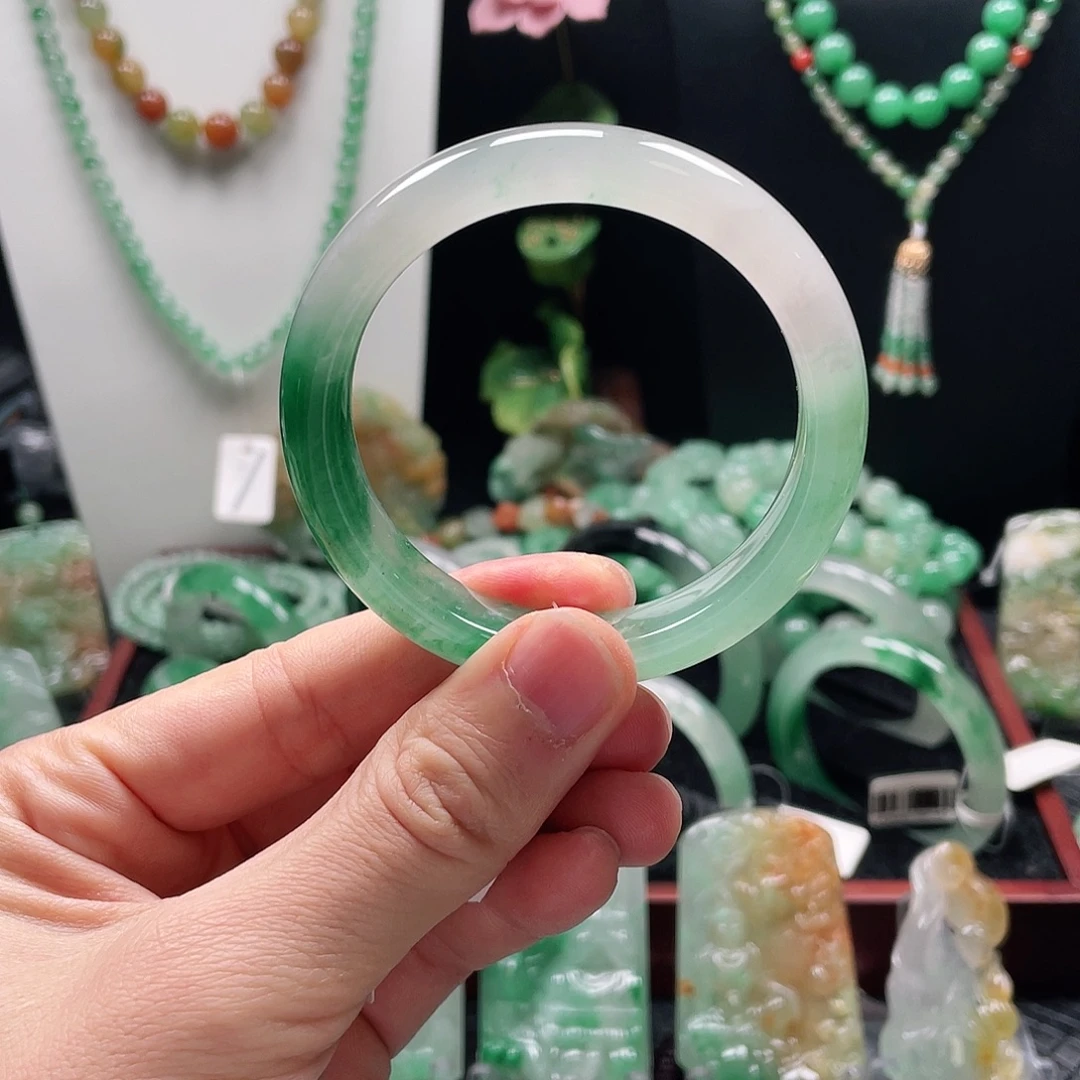 石英质玉未镶嵌手镯5556
