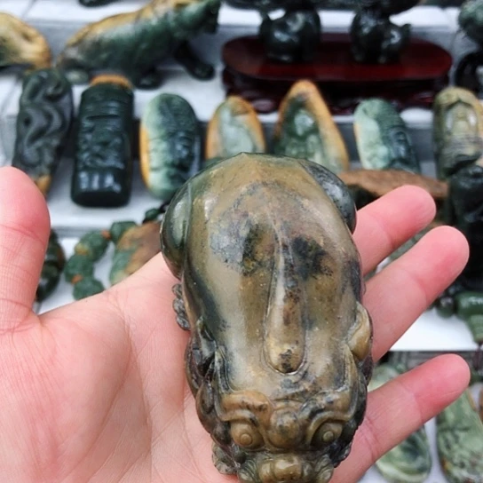 未镶嵌岫岩河磨玉（透闪石质玉）把件