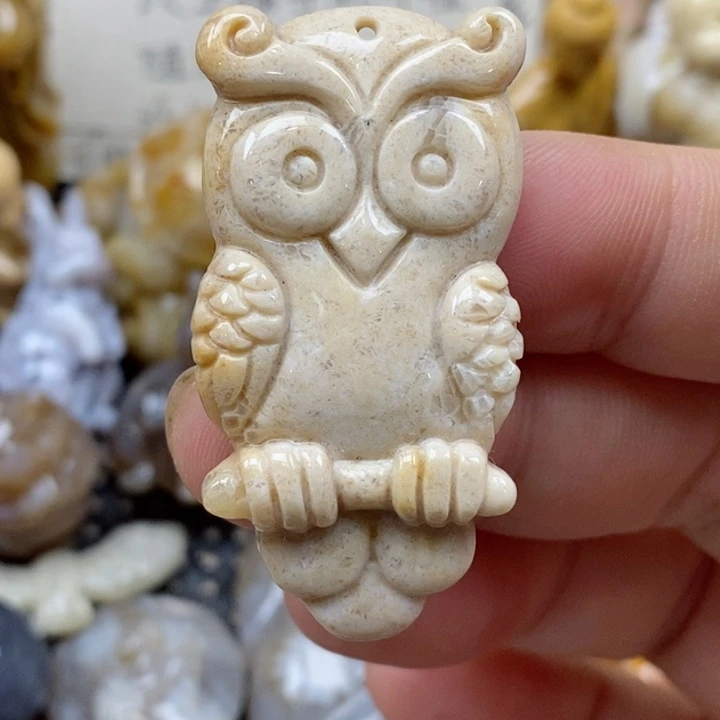 颈饰未镶嵌硅化珊瑚（珊瑚玉）