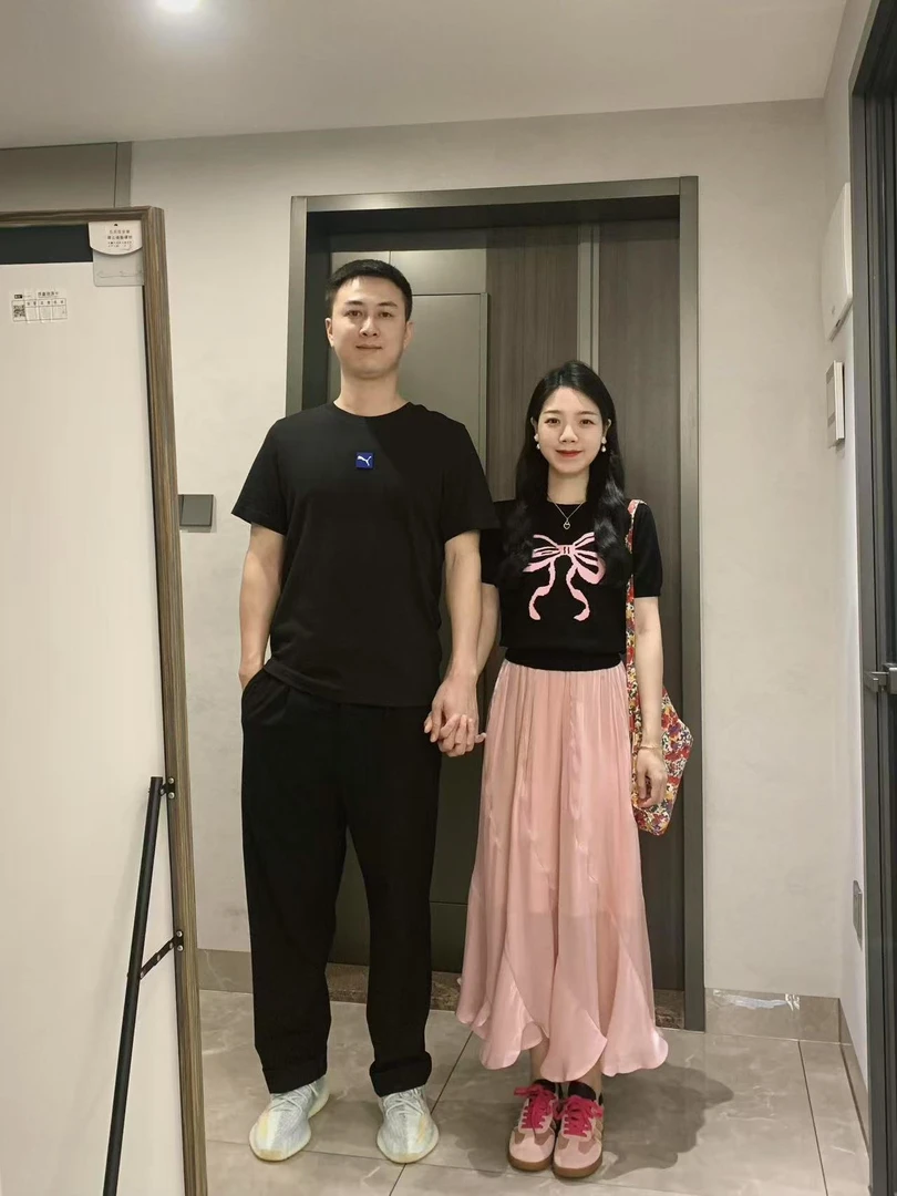 2025夏季新款韩系黑色蝴蝶短袖针织休闲甜美高腰不规则粉色半身裙