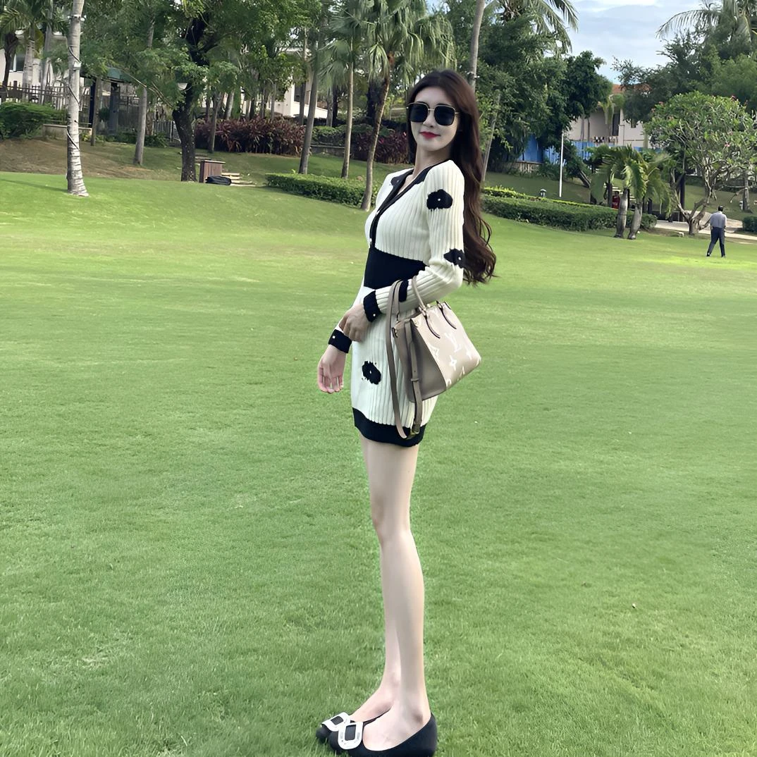 秋冬撞色长袖针织连衣裙设计感气质收腰显瘦厚款时尚休闲秋季