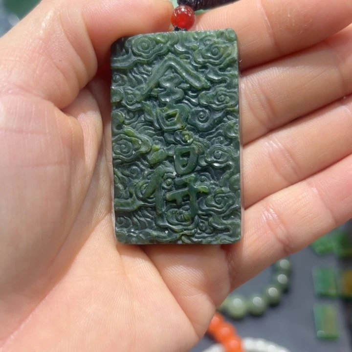 颈饰未镶嵌和田玉（糖玉）