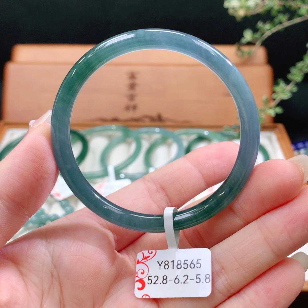翡翠手镯未镶嵌天然