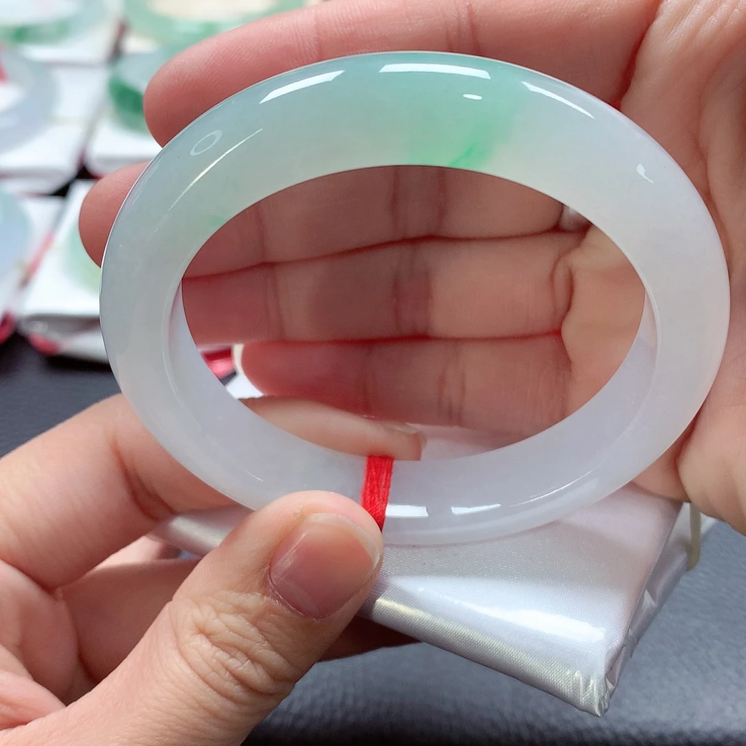 翡翠手镯未镶嵌天然A货翡翠