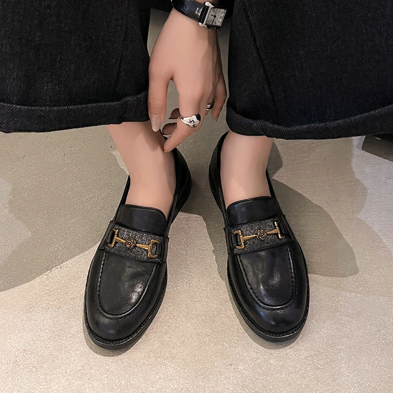 【牛皮】跟2.5cm  圆头软底平跟金属马衔扣2025年新款真皮女乐福鞋