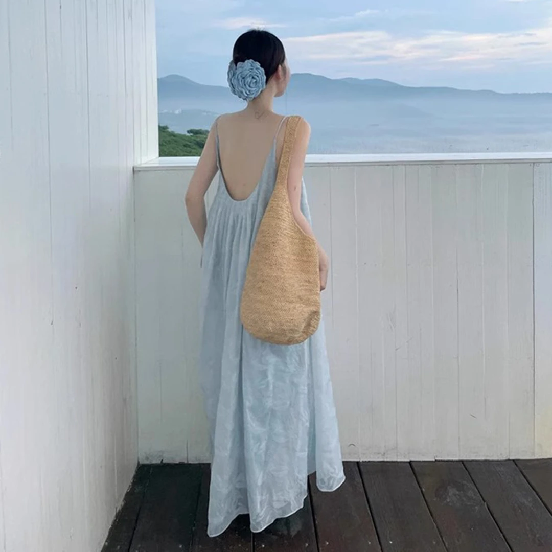 法式海边度假蓝色露背吊带连衣裙子女夏季2025年新款气质沙滩长裙