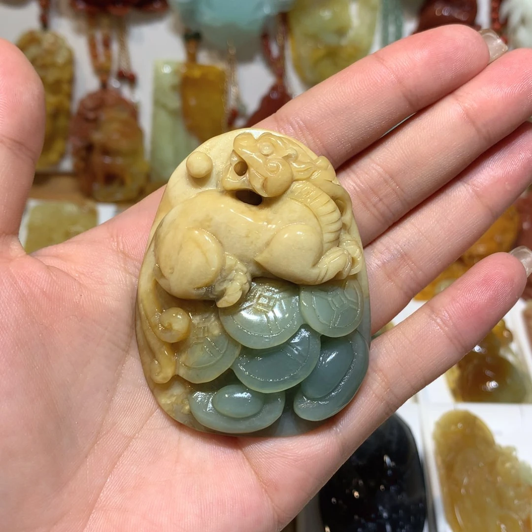 蛇纹石玉未镶嵌颈饰