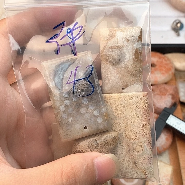 硅化玉颈饰未镶嵌弥*桃