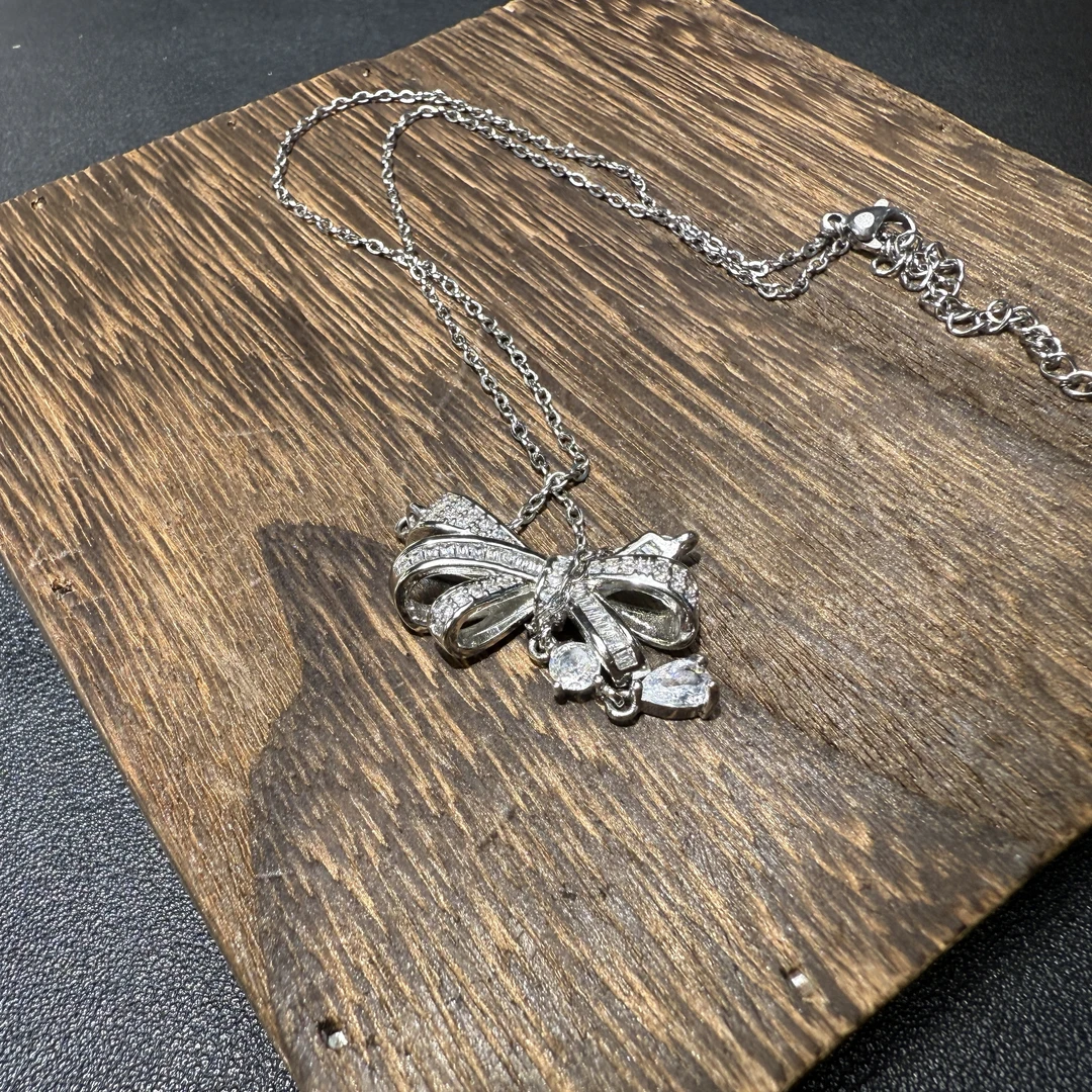 【送运费险+国检证书】铂金钻石蝴蝶吊坠 - 912