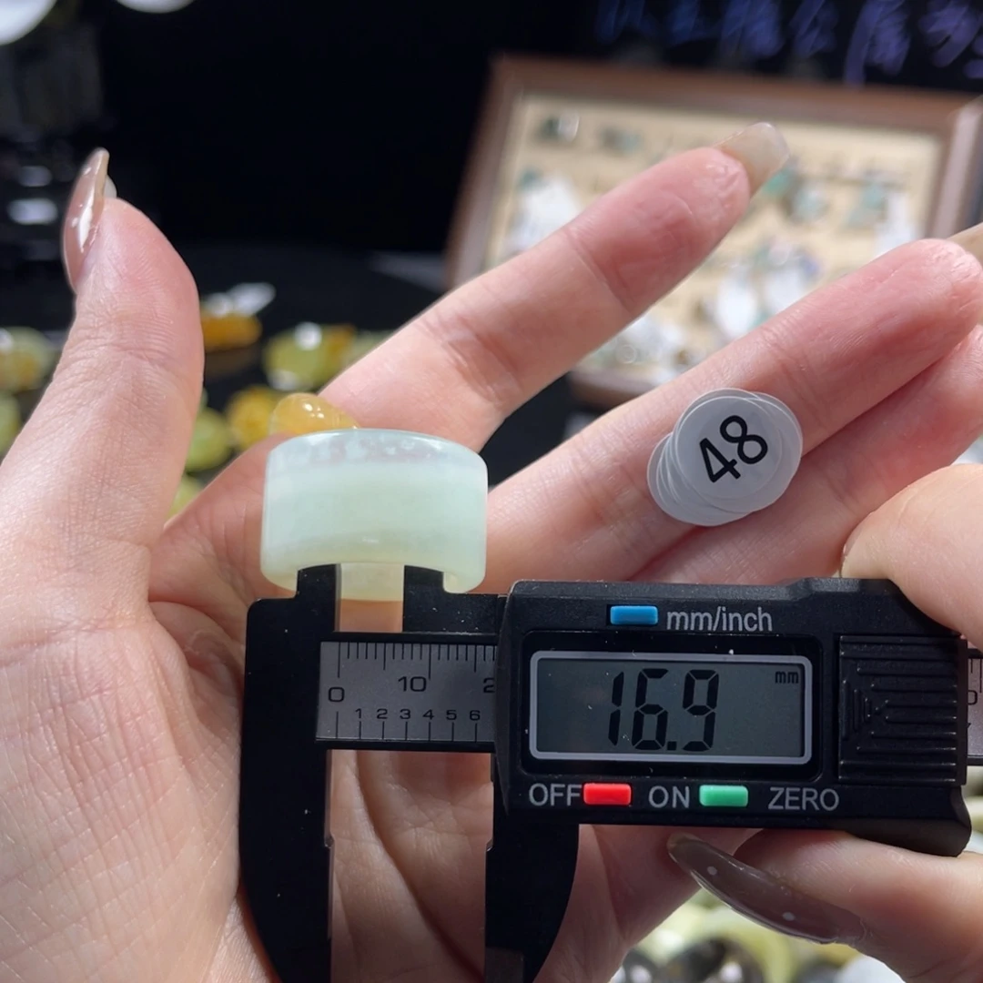 蛇纹石玉未镶嵌戒指