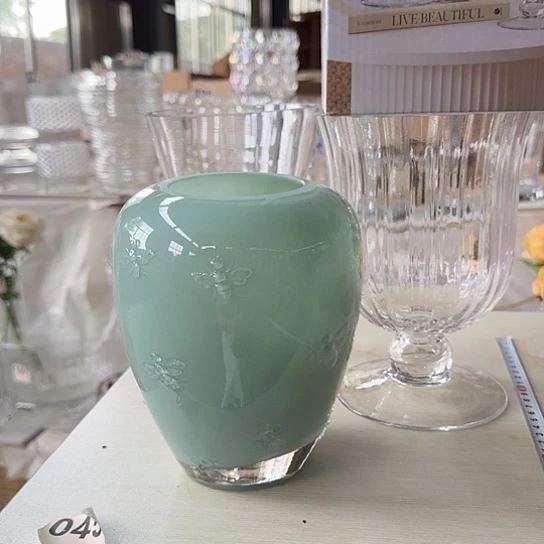 8*17浮雕绿色坛子花瓶福利款