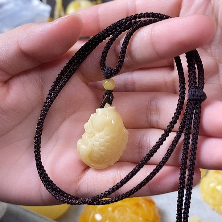 琥珀未镶嵌裸石小鱼吊坠