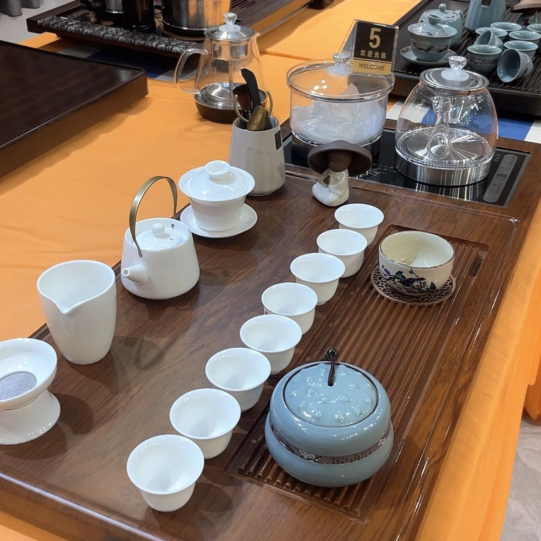 茶盘里还有个杯子的盖子我