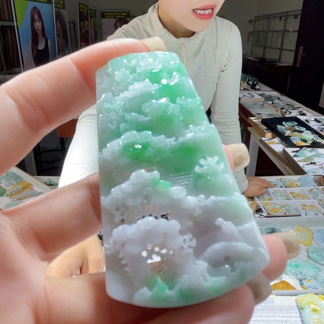 翡翠未镶嵌颈饰一