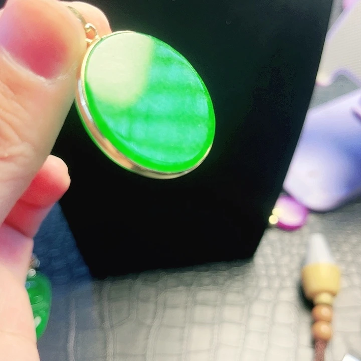 颈饰18K金镶嵌翡翠