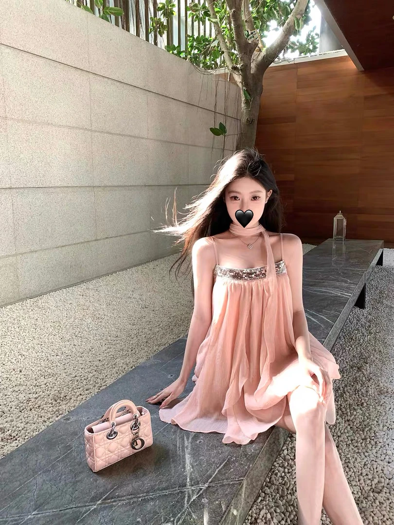 私有浪漫 珠片荷叶边连衣裙女时尚海边度假纯欲露背抹胸吊带裙