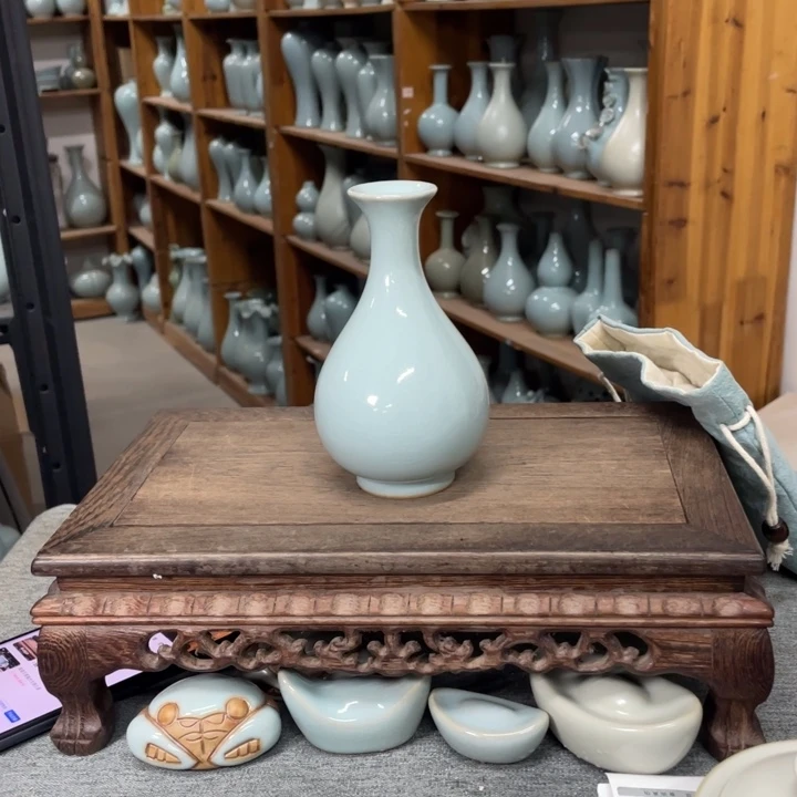 摆件天青釉小玉壶春瓶