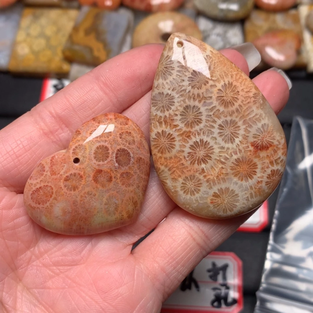 【闪购商品】硅化玉颈饰未镶嵌古**月