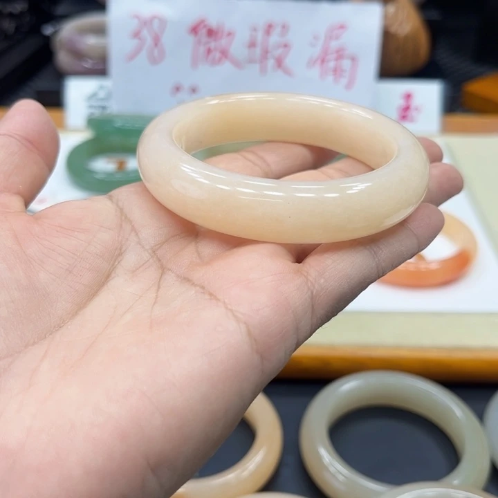 未镶嵌手镯石英质玉?***?