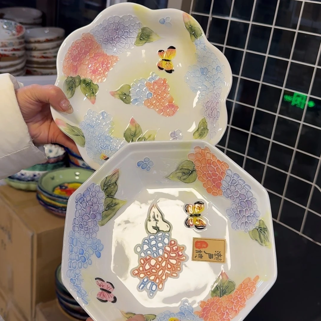 陶瓷濑户烧绣球浮雕深盘2只，八角➕梅花