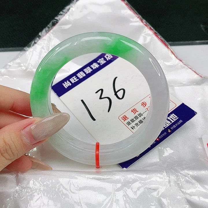 翡翠手镯未镶嵌翡翠12