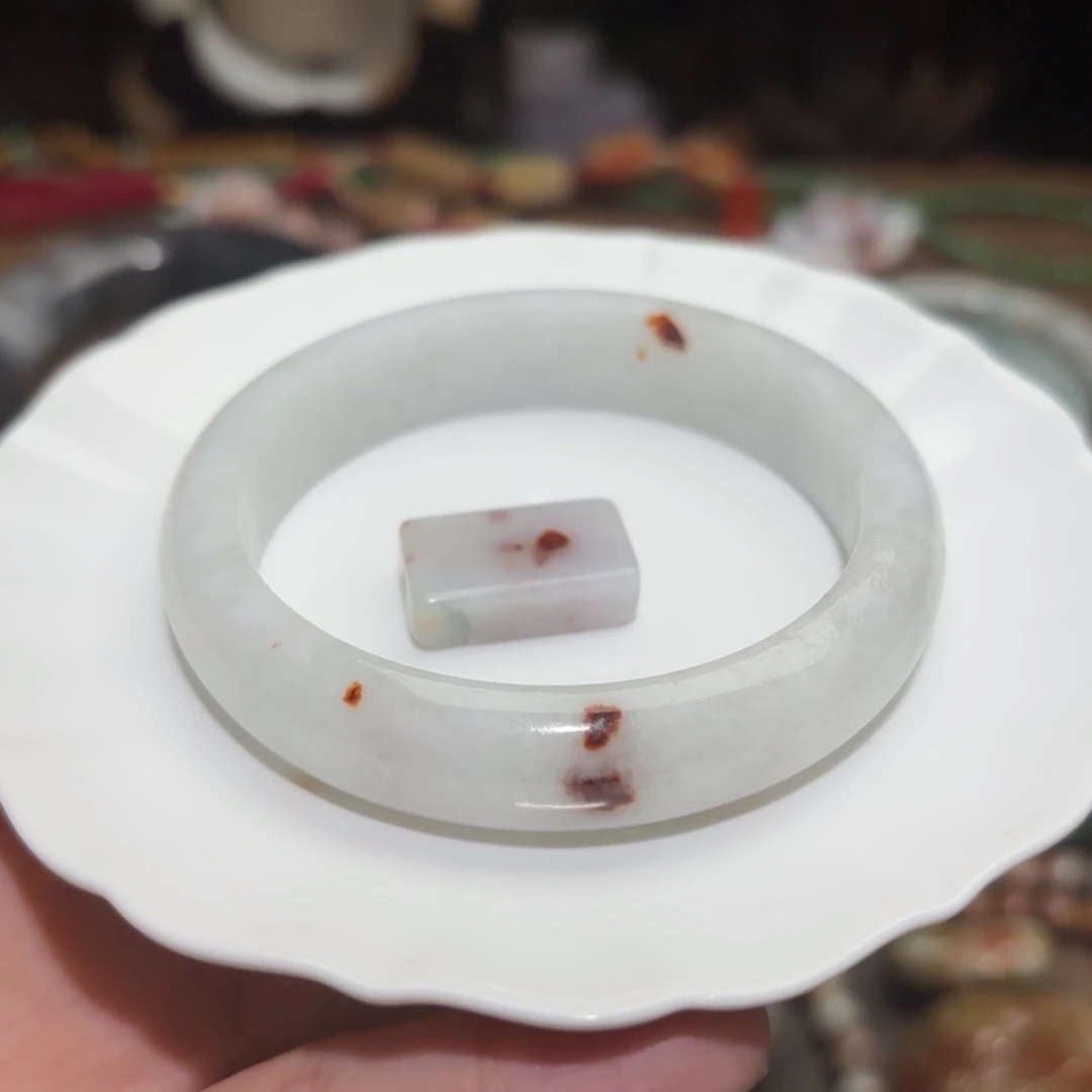 翡翠手镯未镶嵌踏雪寻梅翡翠手镯