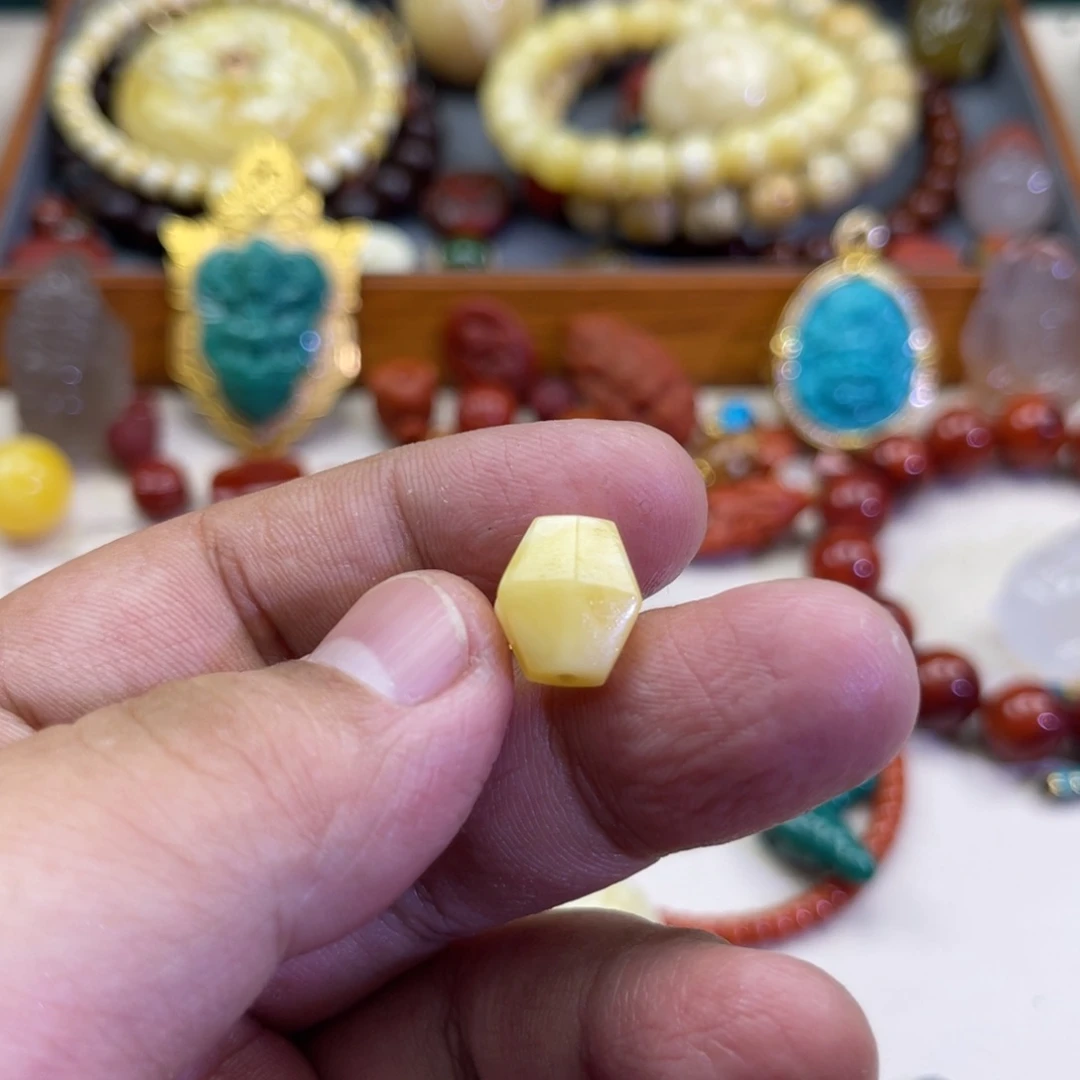 ****六琥珀未镶嵌珠宝奇石96