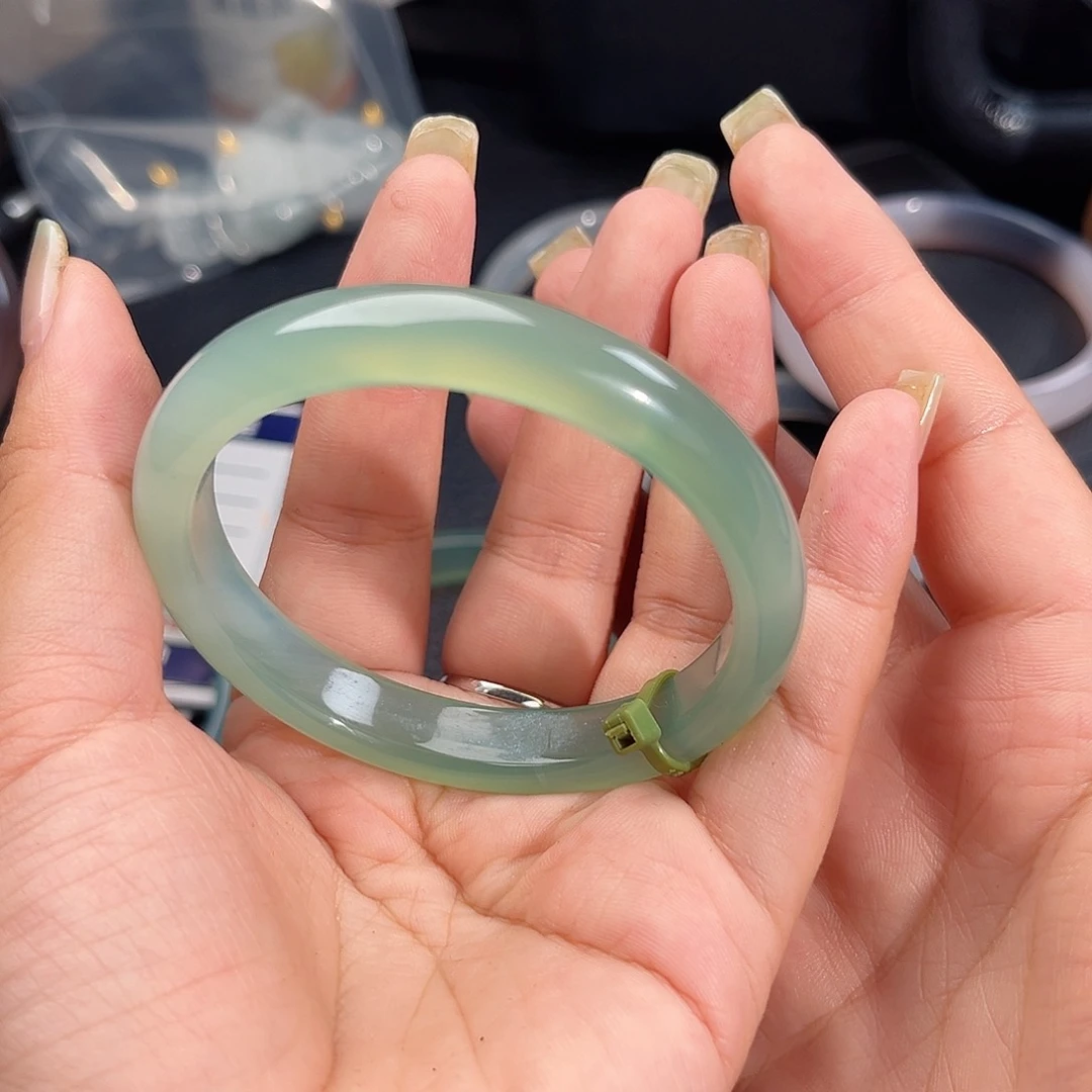 石英岩玉手镯未镶嵌32，54