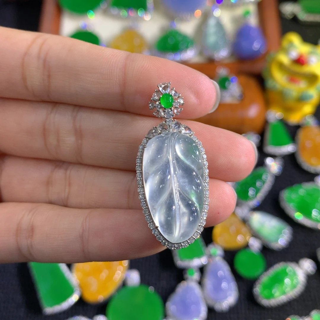 翡翠18K金镶嵌颈饰