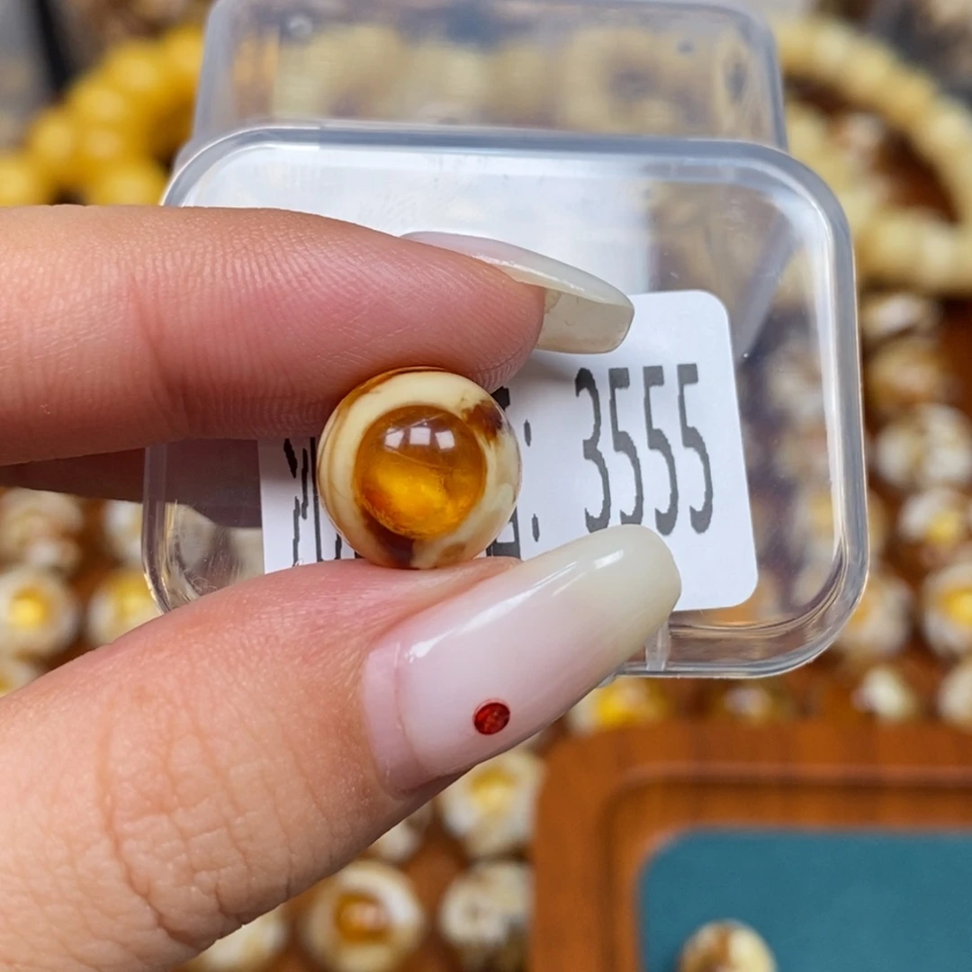 蜜蜡未镶嵌珠宝奇石3555