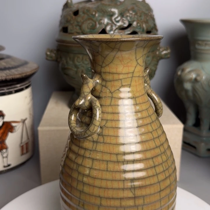 瓷片哥窑双耳瓶瓷器