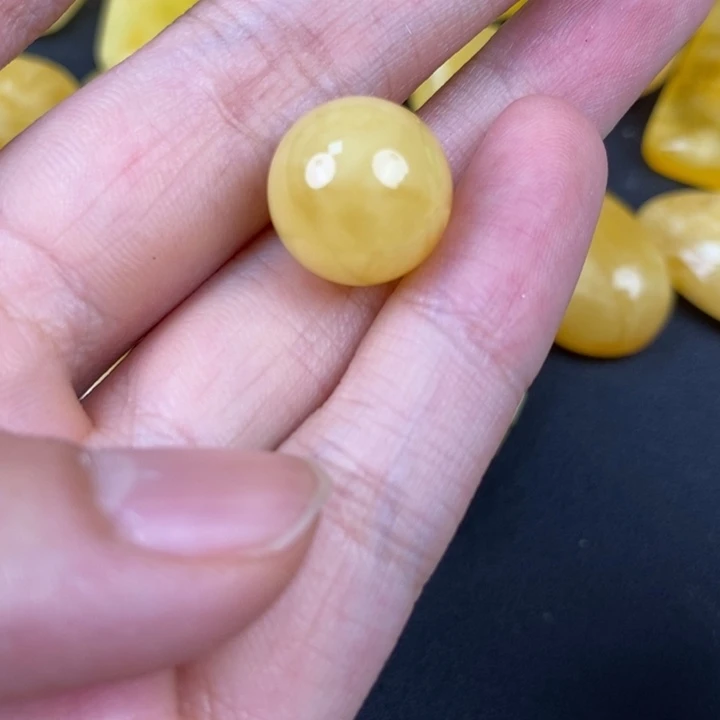 未镶嵌琥珀裸石微瑕28