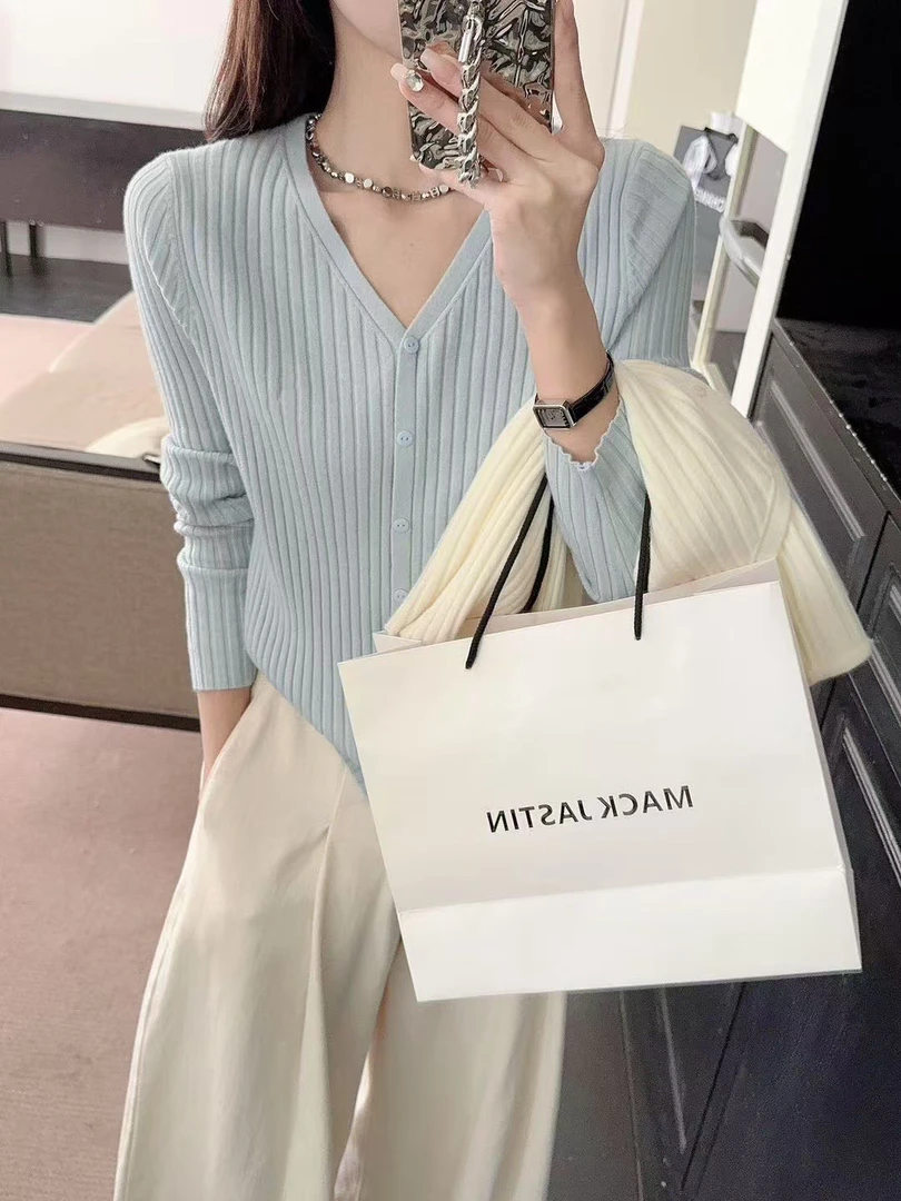 7370 时尚V领简约百搭舒适针织上衣