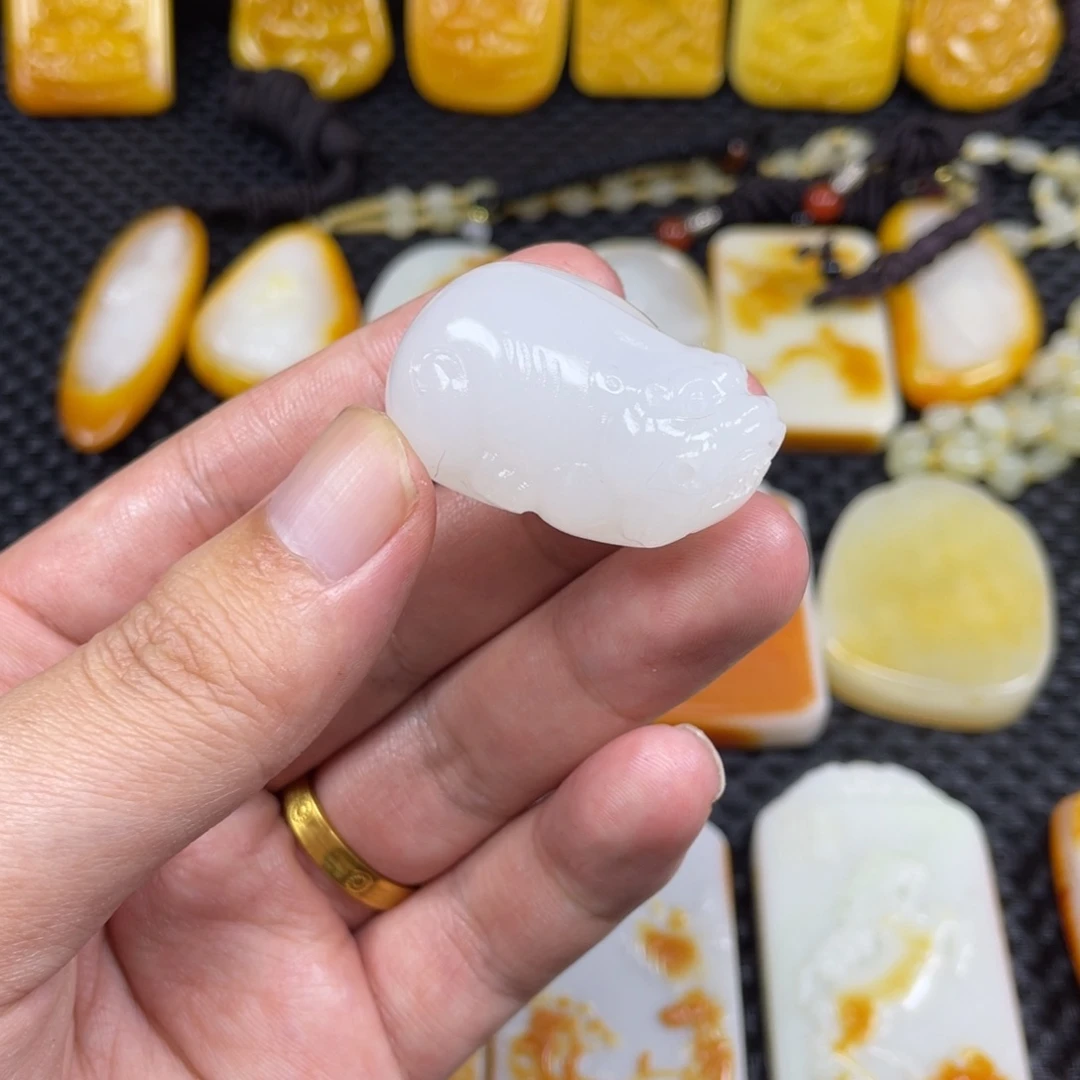 颈饰未镶嵌和田玉