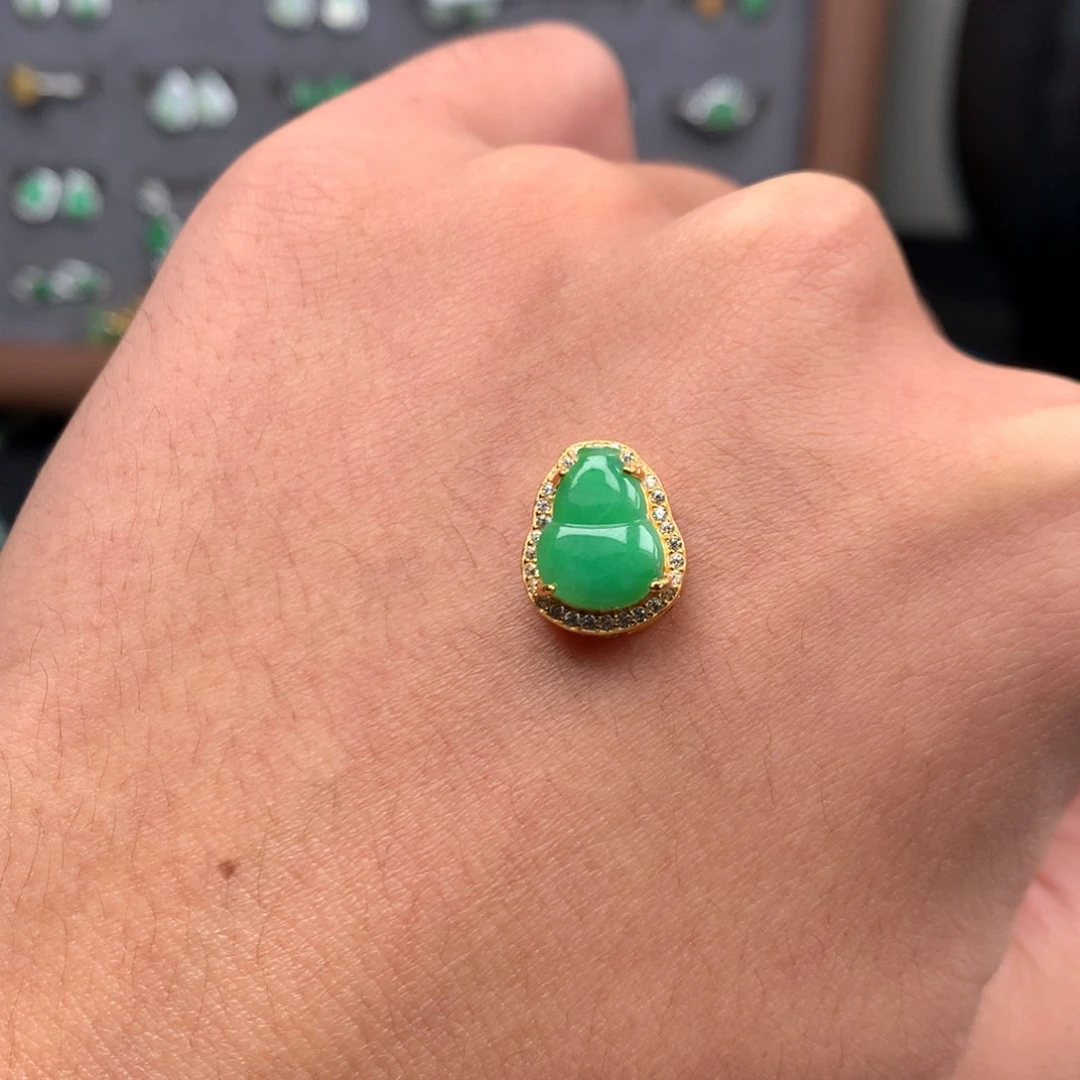 Y***_翡翠未镶嵌颈饰你是